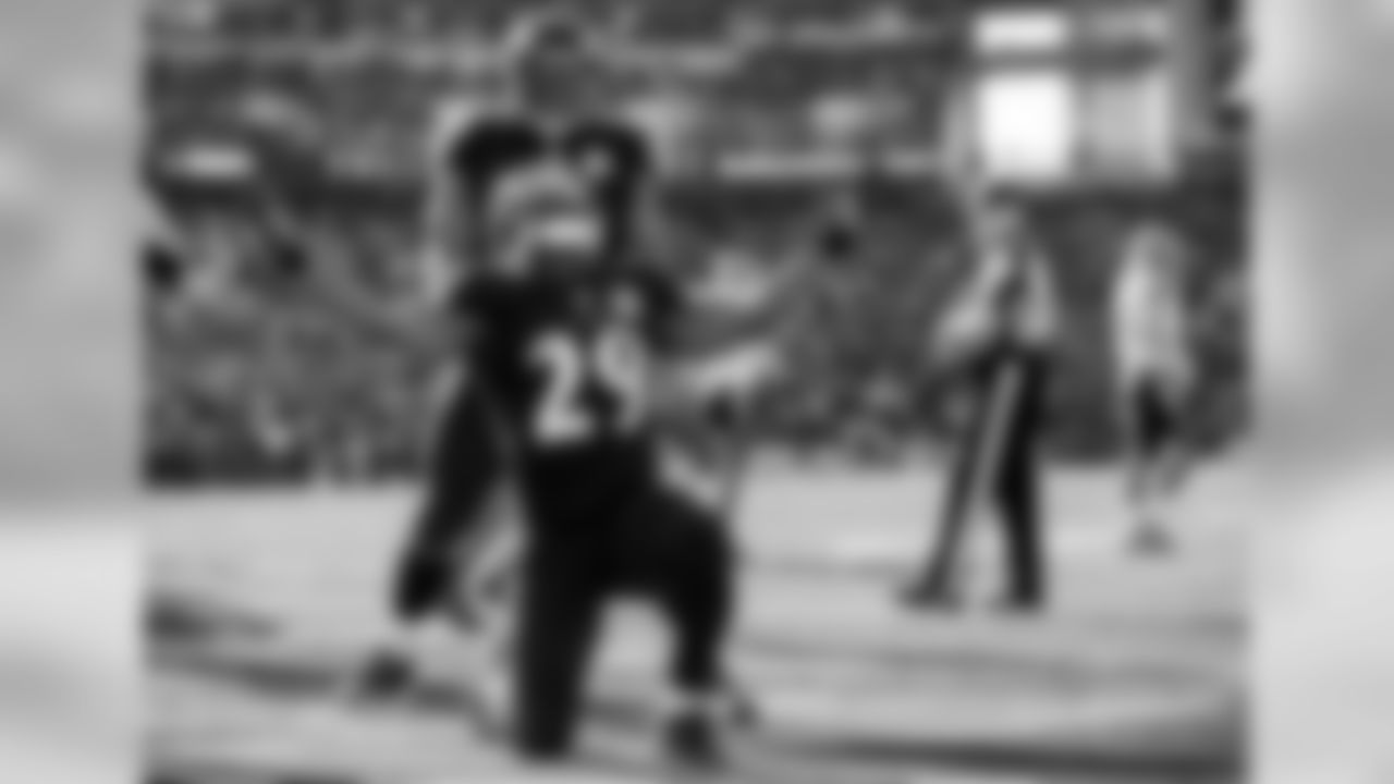 jforsett[Justin Forsett]: Wish I could be out there battling with my boys tonight. I promise to get healed up and come back stronger but let's get this W tonight! #RavensNation