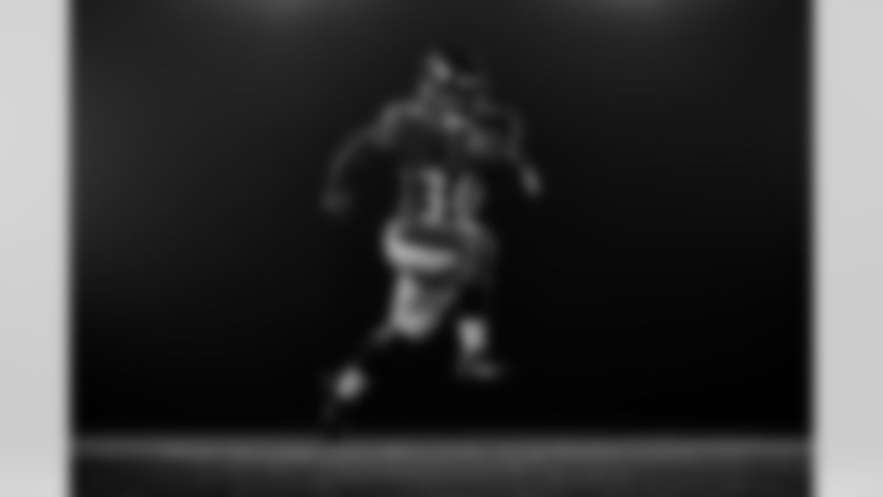 RB Tyler Badie (30)