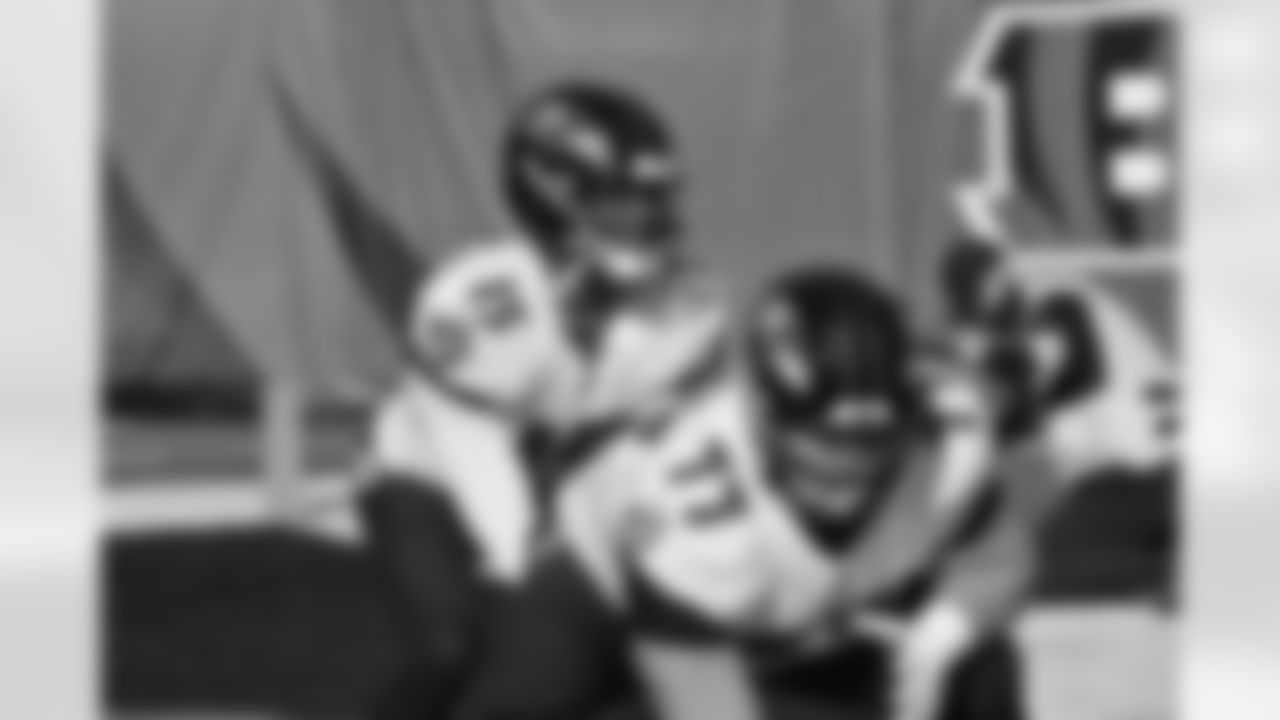 QB Josh Johnson (15) and G/C Bradley Bozeman (77)
Baltimore Ravens at Cincinnati Bengals on Sunday, December 26, 2021 at Paul Brown Stadium