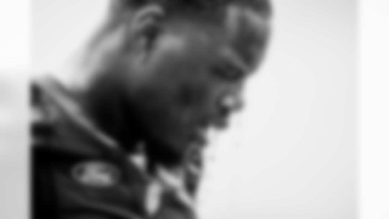 OLB Daelin Hayes