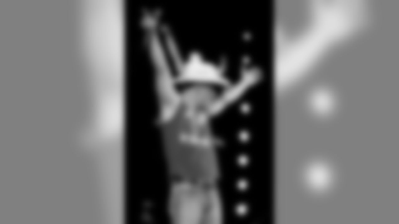 Kenny Chesney, Brooks and Dunn, Big and Rich, LeAnn Rimes and Gary Allan all performed on the Poets and Pirates Tour at M&T Bank Stadium May 10, 2008.