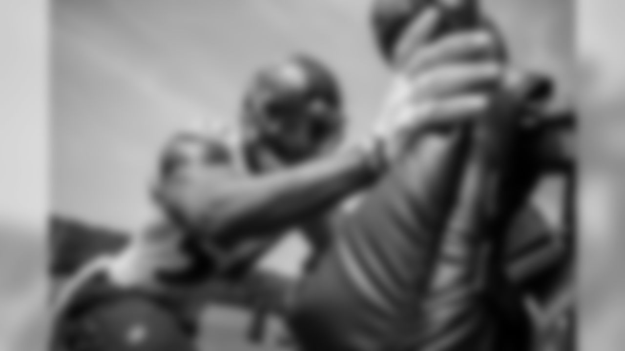 OLB Tyus Bowser