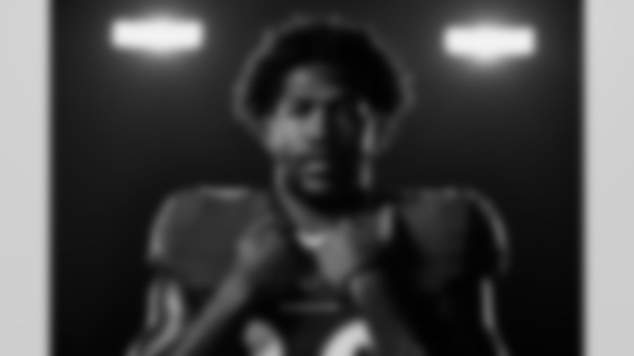 RB Tyler Badie (30)