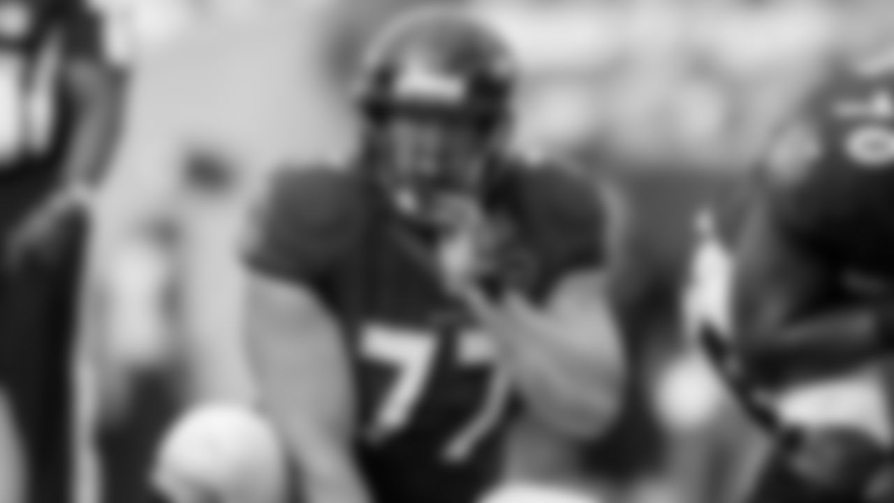 C – Matt Birk (2009-2012)
The longtime Minnesota Viking was a key free-agent signing that helped gel Baltimore's offense line that was a huge reason for the offensive success in the Super Bowl run. Birk was a rock in the middle, adept at recognizing defenses and helping a young Joe Flacco shine.