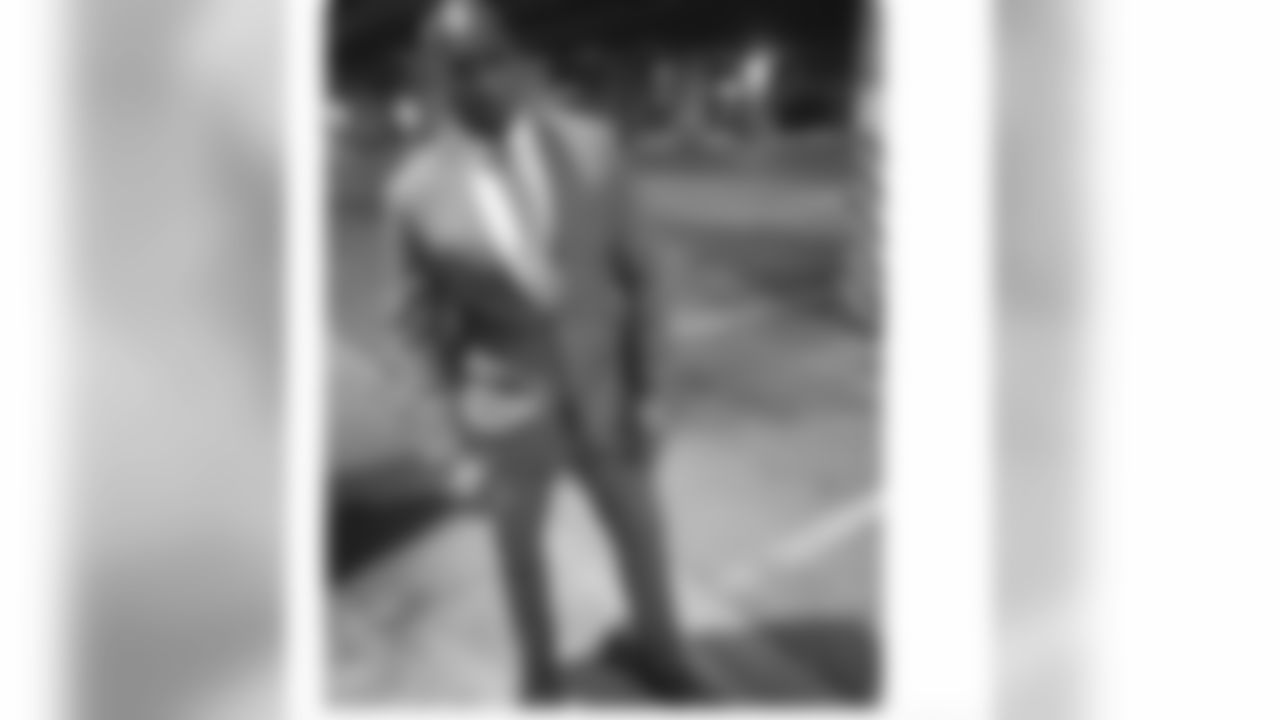 eugenemonroe60[Eugene Monroe]:Leaving the Sharp Leadenhall community meeting. Caves Valley Partners and 4th Down Partners will be putting on a holiday event for the community next Monday. #Baltimore