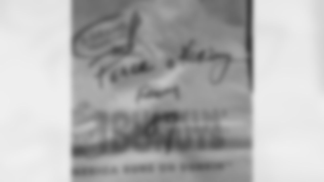 aceandsmitty [Steve Smith Sr.]: Things happen good or bad and how you deal with them after is really what matters. So I gave @l_webb21 a peace offering. #dunkindonuts my fav cheat food #glazeUpson #stevesmith #agent89 #ravennation