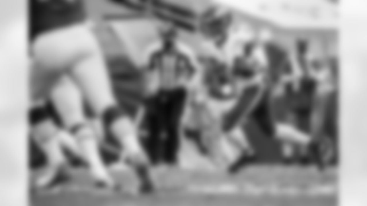 CB Marlon Humphrey runs back an interception