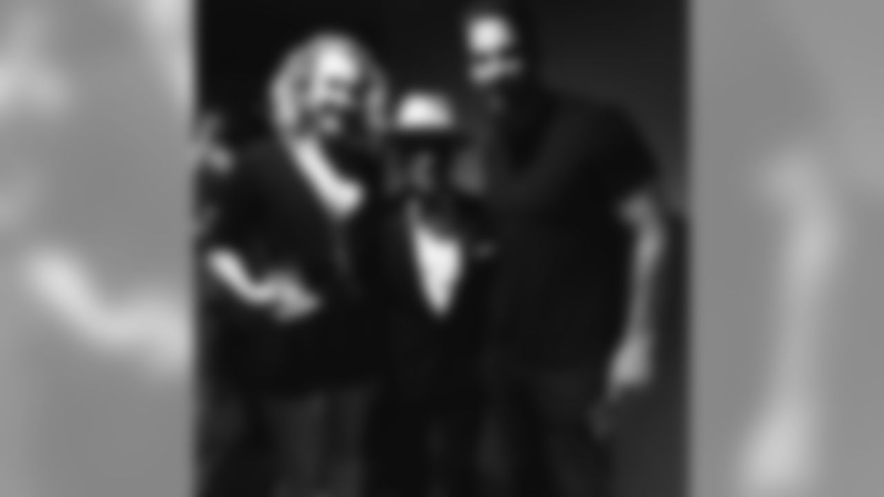 @crockettgillmore: Great comedy show with @haytrey3 and @thedlhughleyshow in @funnybonecomedyclubs #funnybone #vacation #theloversstate
