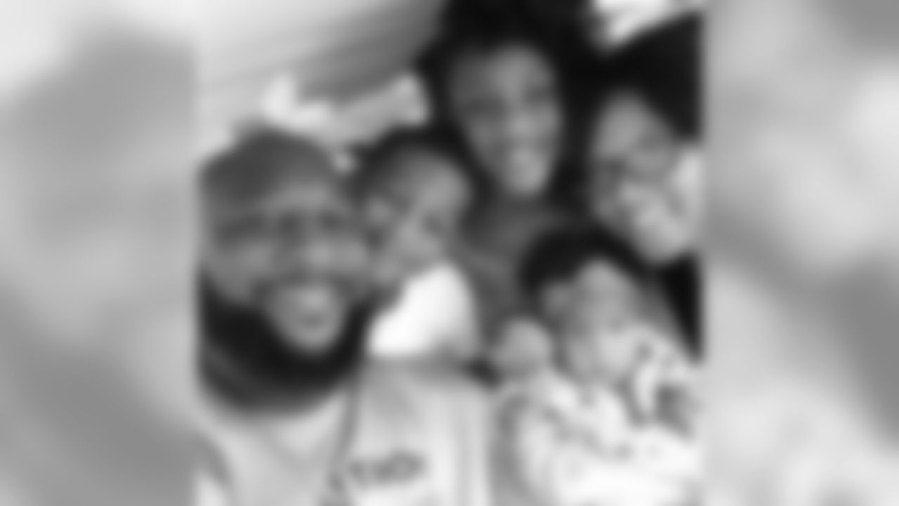 mspear96 [Marcus Spears]: Ain't nobody F'in with the click! #Teamspears