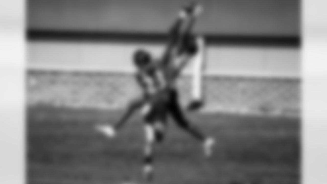 WR Jaylon Moore catches a touchdown pass over CB Anthony Averett