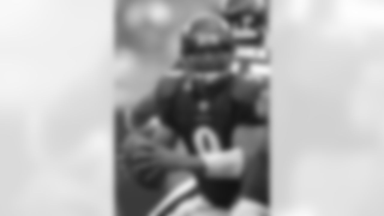 Steve McNair game action from the 2006 season.