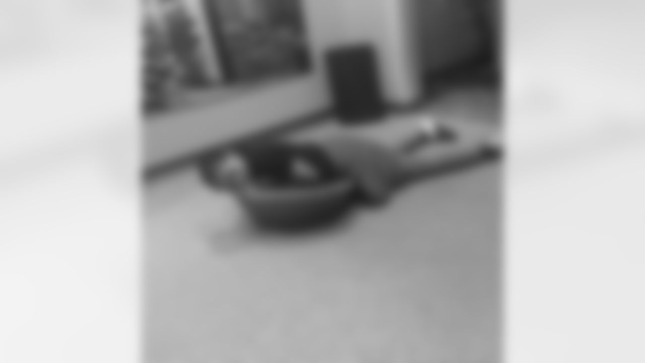 arr2four[Kyle Arrington]: My ideal evening will have you sore in the morning #shewasntready @lady_v