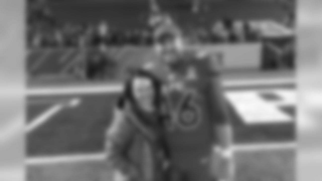 morgancox46 [Morgan Cox] Still remember when you dropped me off for my first football practice. Who knew? Love you so much!  Happy Mother's Day @loulou4510