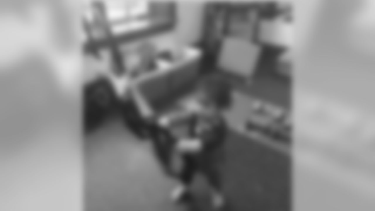 aceandsmitty[Steve Smith Sr.]:Deuce getting that work in this morning on #TRX #stevesmithjr #tgif #teammarshmallow #ravennation #purplebirdgang #playlikearaven #agent89