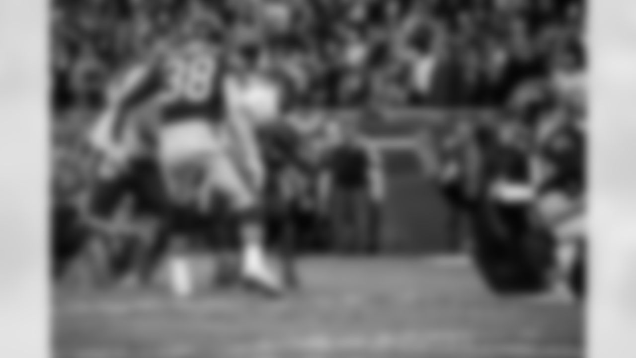 RB Devonta Freeman scores a touchdown