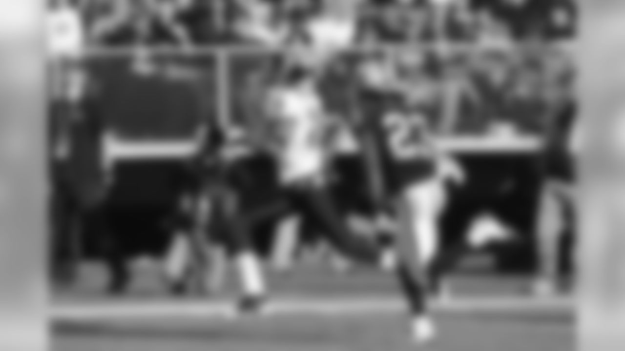 Images from the Ravens' 21-13 road win over the Oakland Raiders on Jan. 3, 2010, which sealed a playoff spot for Baltimore.