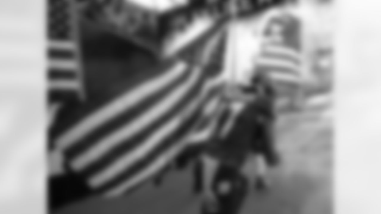 wallace17_dakid [Mike Wallace]: Salute