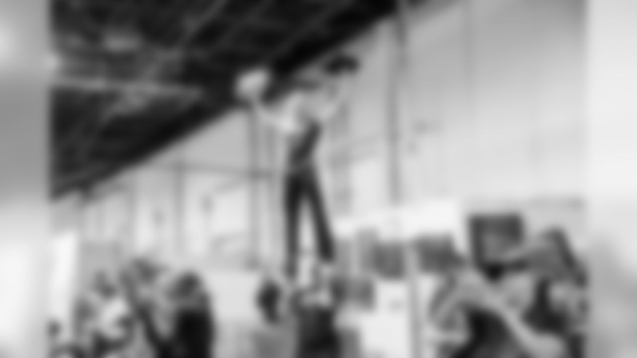 092319HuddleFor100WarehousePreview_0018