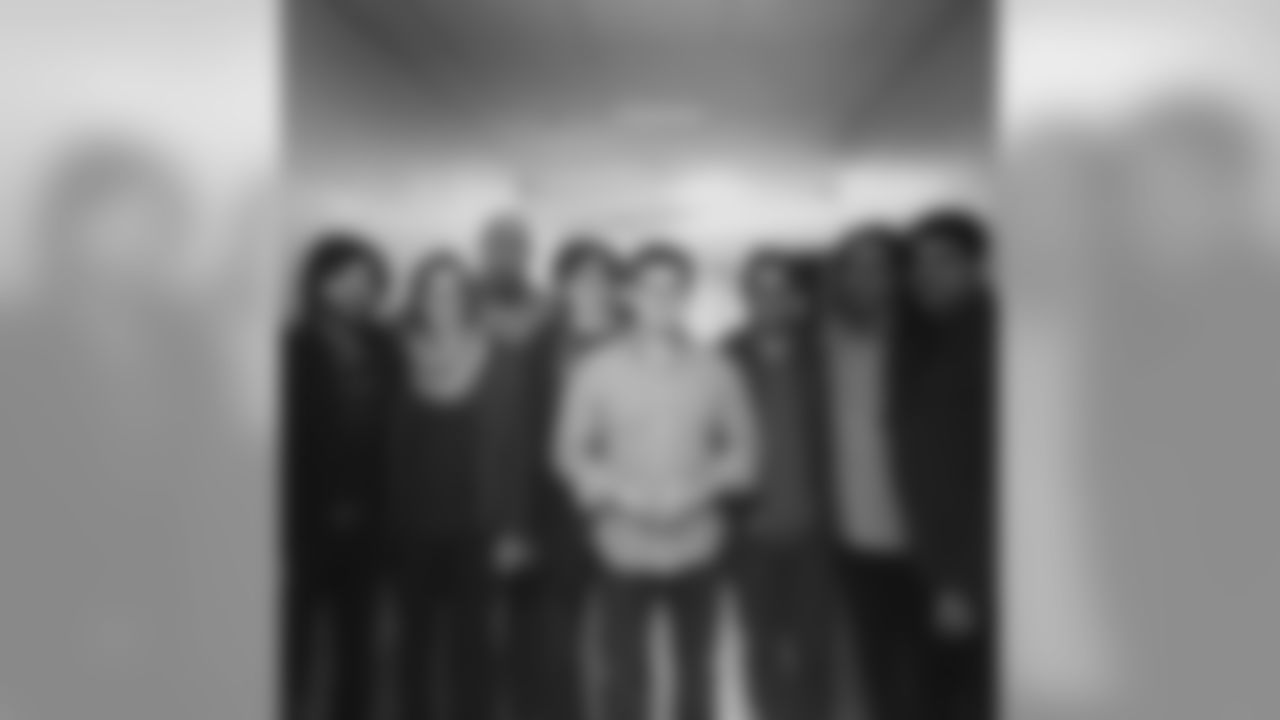 ginograd56 [Gino Gradkowski]: Awesome meeting @theavettbrothers tonight before their show! Can't wait to see them perform. @sscanlon9 @jdels4 @timblair4