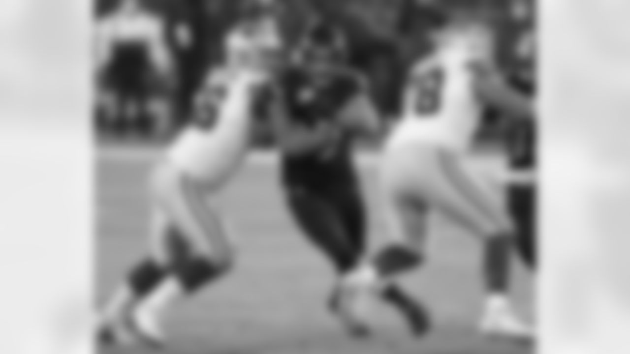 DE Derek Wolfe