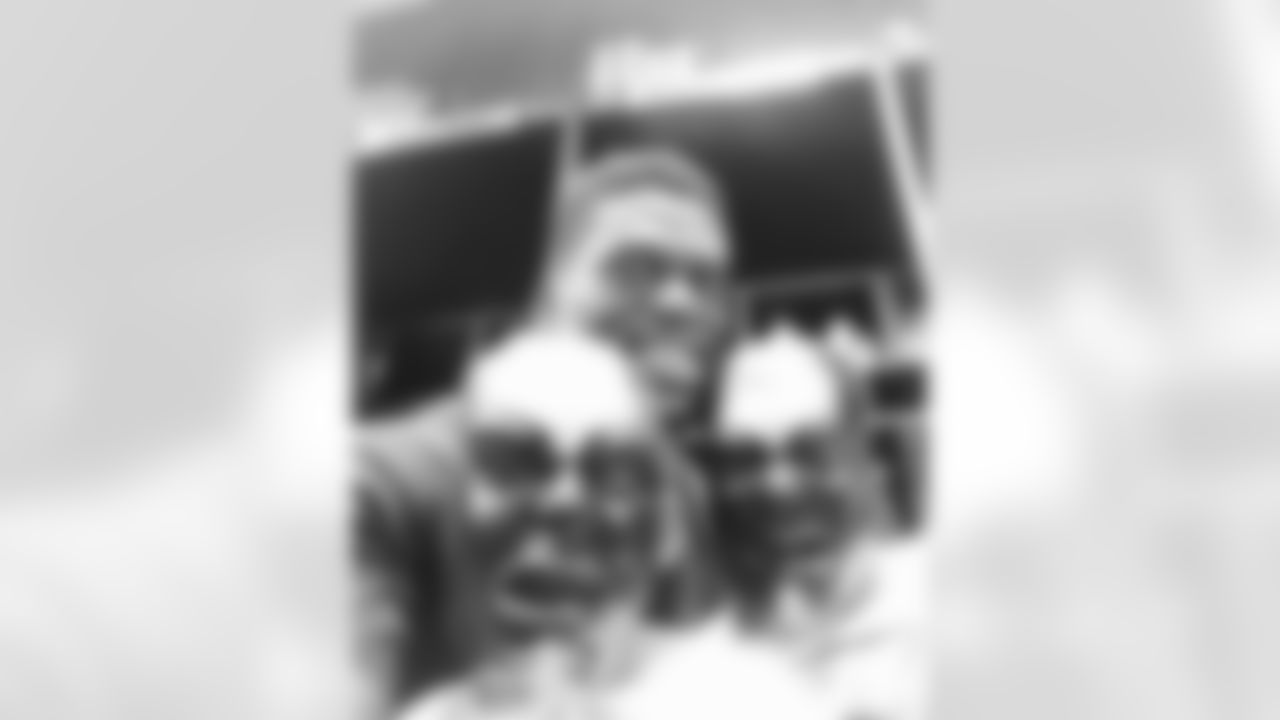 benjaminswatson [Benjamin Watson]: Had a couple little visitors at pre game practice today. Had their game faces on already! #ravens