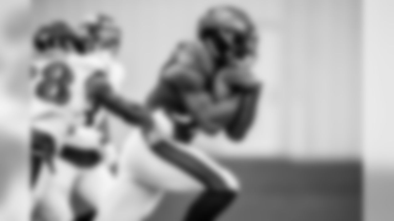 RB Gus Edwards