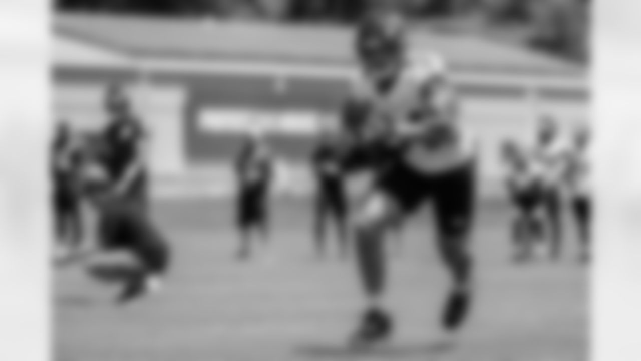 TE Josh Oliver