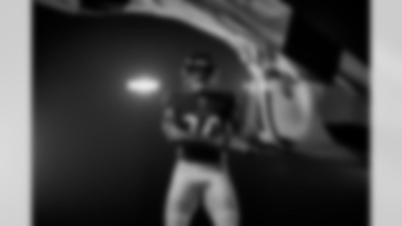 RB Tyler Badie (30)