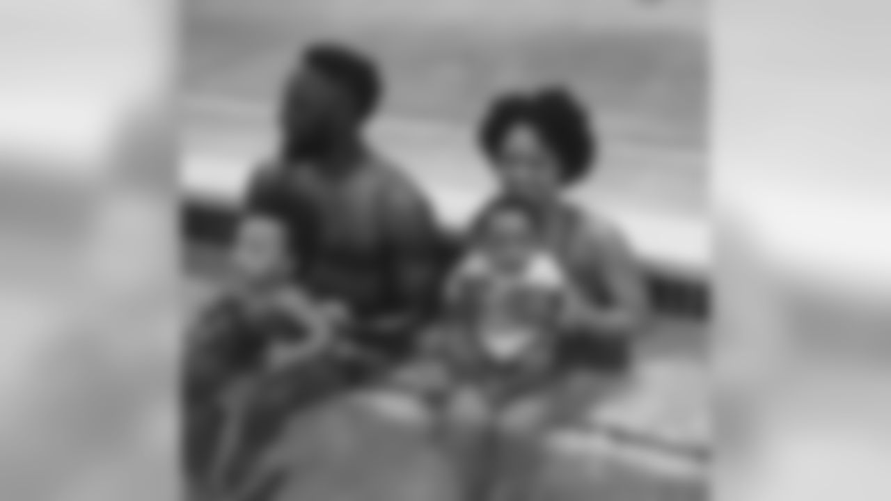 l_webb21 [Lardarius Webb]: Happy Valentines Day to my beautiful ladies!!