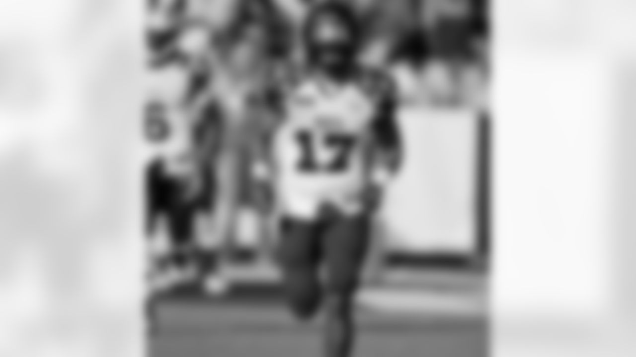 willied_effect[Will Davis]: To all them boys at the Senior Bowl right now... Kill it this weekend. One step closer to a dream! #SeniorBowl #TBT #3YearsAgo