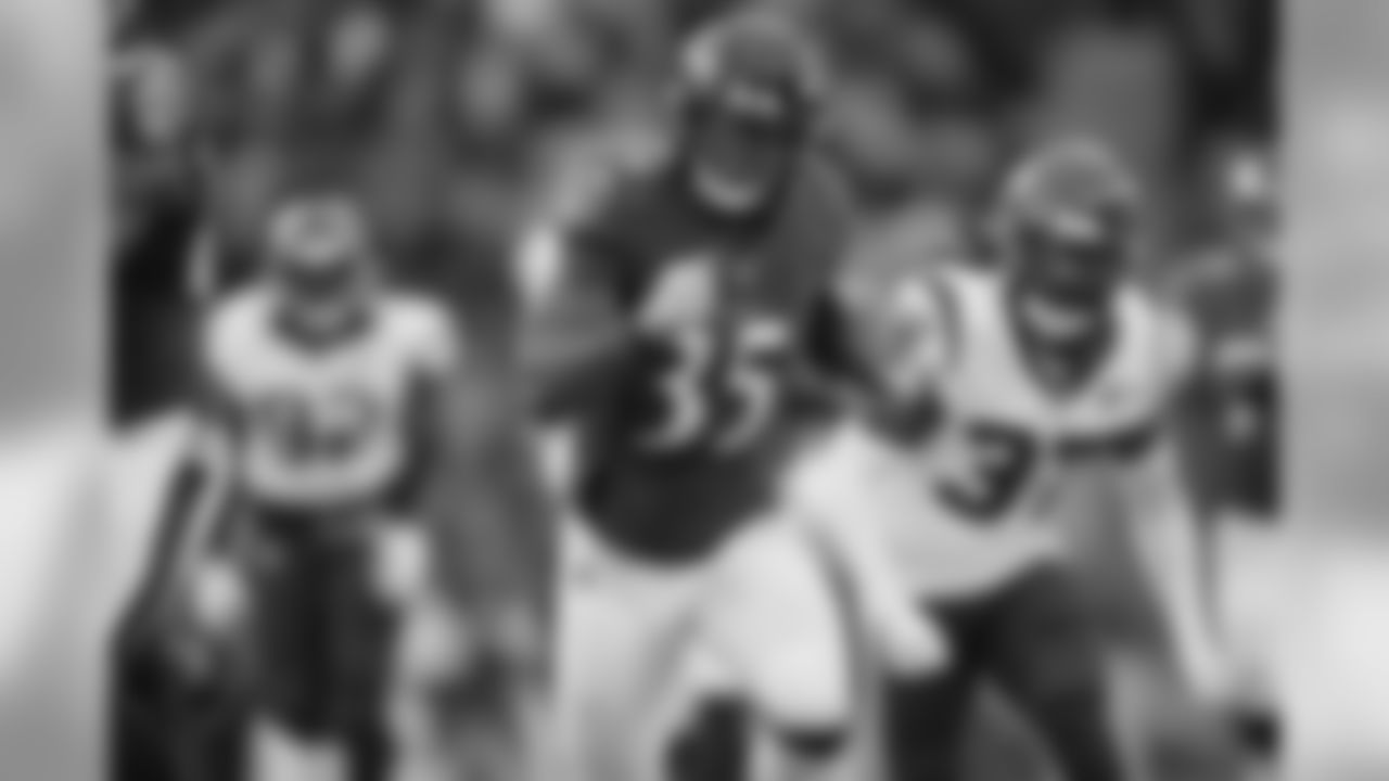 RB Gus Edwards