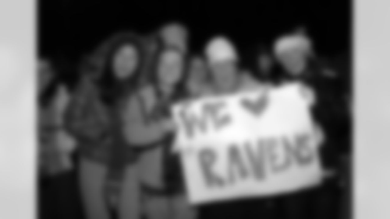 Nearly 1,000 fans gather in Owings Mills to show their support for the Ravens after they play in the AFC Championship game in January 2009. [Courtesy of Cappy Jackson]