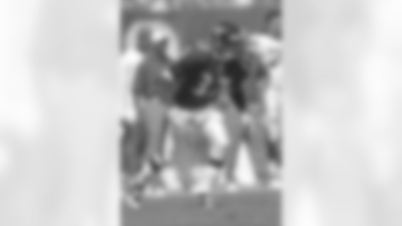 9/1/2004 – Signed CB Deion Sanders