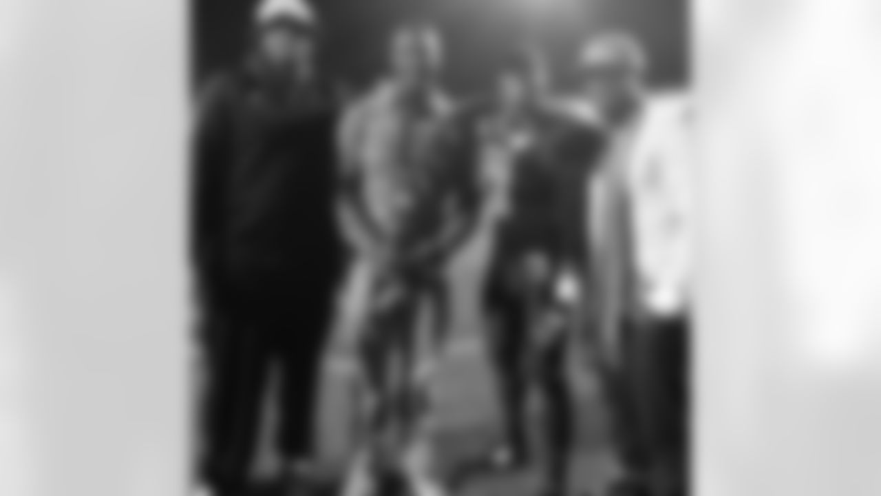 zobot_34[Lorenzo Taliaferro]:Great bye week down at the coast got to see my boys in action on the field @1stklass53 @chelsignat and my trainer @esafitness next game I'll get to see should be in frisco tx for the ship.