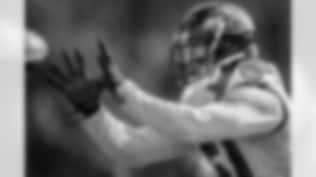 LB Kamalei Correa