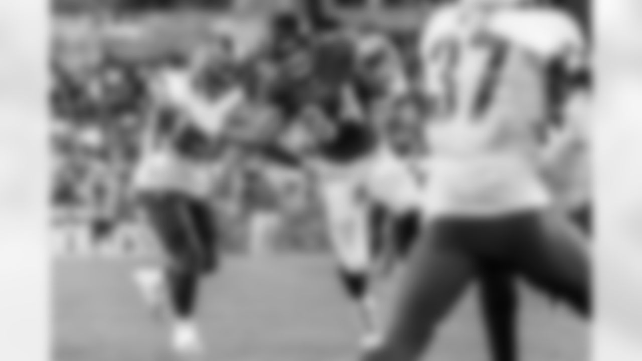 TE Josh Oliver