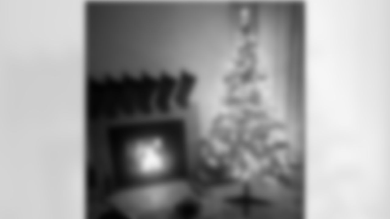 brennenbeyer[Brennen Beyer]: Falalalalaling to sleep by this fire