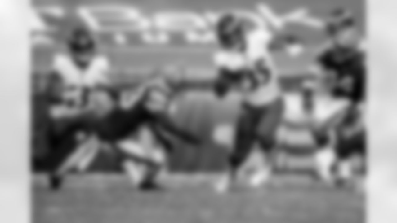 RB Gus Edwards