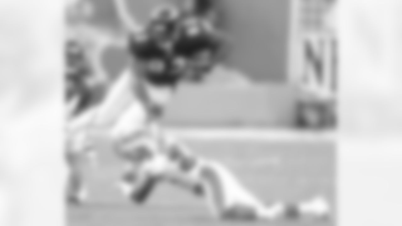 TE Terry Jones Jr.
2002 Draft - Round 5, Pick 155
