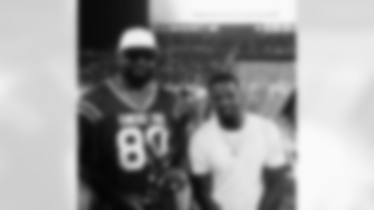 alevine41[Anthony Levine Sr.]: When your around "Greatness" you have no choice but to be great!!! Ed "Too Tall Jones" TSU and Dallas Cowboy Legend!!!