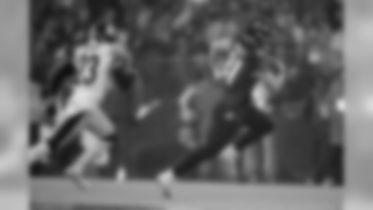 TE Hayden Hurst