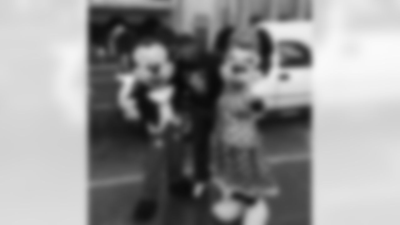 untouchablejay55 [Terrell Suggs]: On the Hollywood strip wit Mickey and Mini!