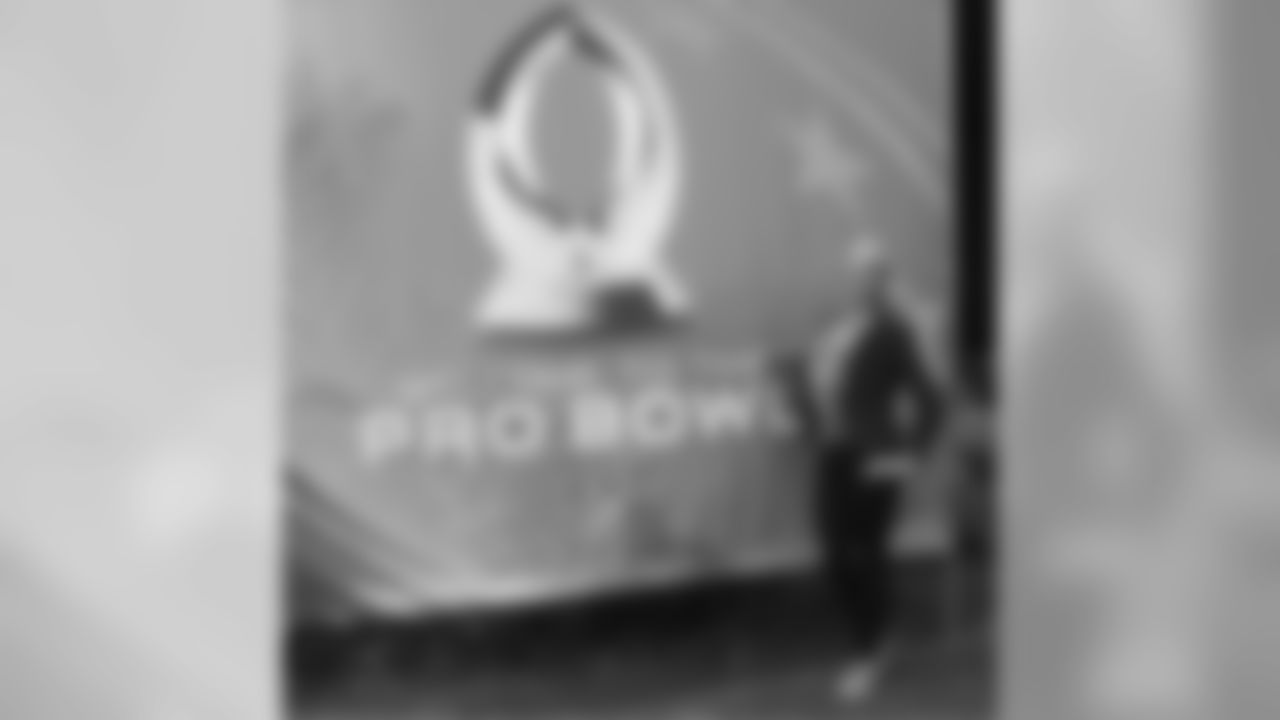 ravens [Baltimore Ravens]: #Ravens #ProBowl #Cheerleader Courtney D. has arrived in #Hawaii.