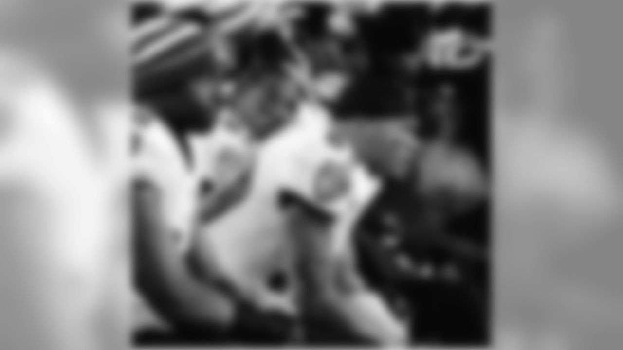 elvis.dumervil [Elvis Dumervil]: Salute @aceandsmitty [Steve Smith] #FarewellAgent89 #RavensFlock