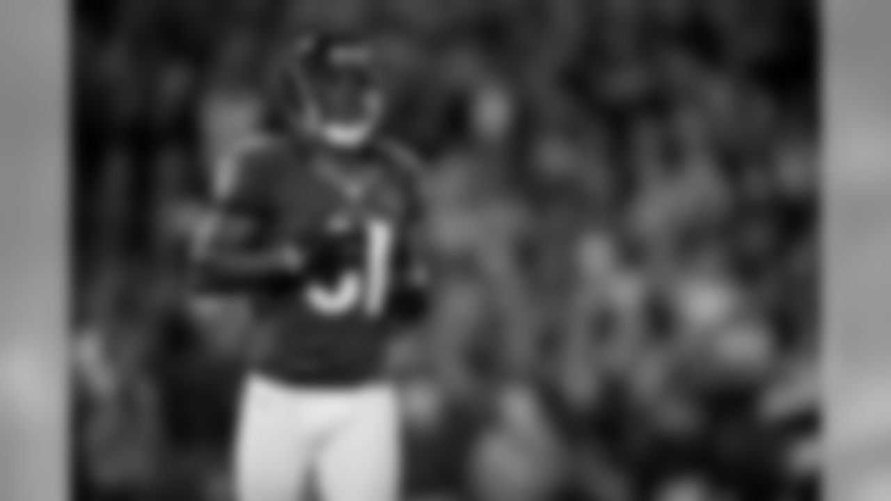 This was technically a trade and sign, as the Ravens shipped third- and fourth-round choices to the Arizona Cardinals for Boldin. Boldin played three seasons in Baltimore, putting up an average of 881 yards per season. He was a huge reason why the Ravens took home the Lombard Trophy, as he scored three touchdowns and posted 164 receiving yards in the AFC championship and Super Bowl XLVII.