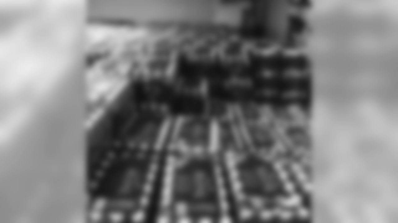 jforsett[Justin Forsett]: 1st stop complete wipes & water was delivered to Loving Hands Adult Day Care in Flint. Thanks to @TorreySmithWr for purchasing all the water.