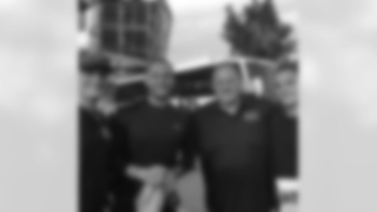 mikecamp15[Michael Campanaro]: Fam made it out to Denver !