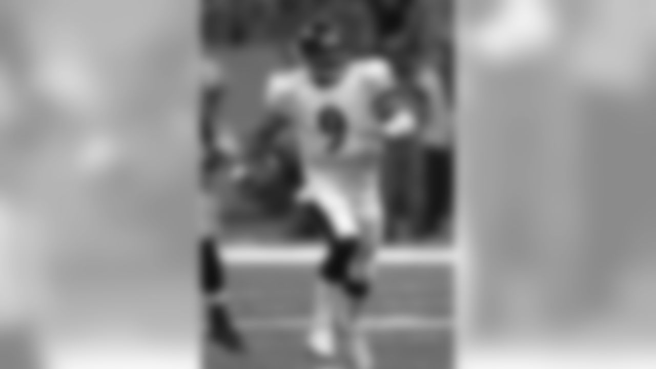 Steve McNair game action from the 2006 season.