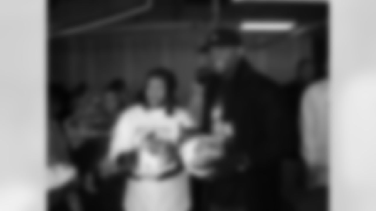 Ray Lewis hosts his annual Thanksgiving dinner at the DIAKON Center in north Baltimore in November 2008.