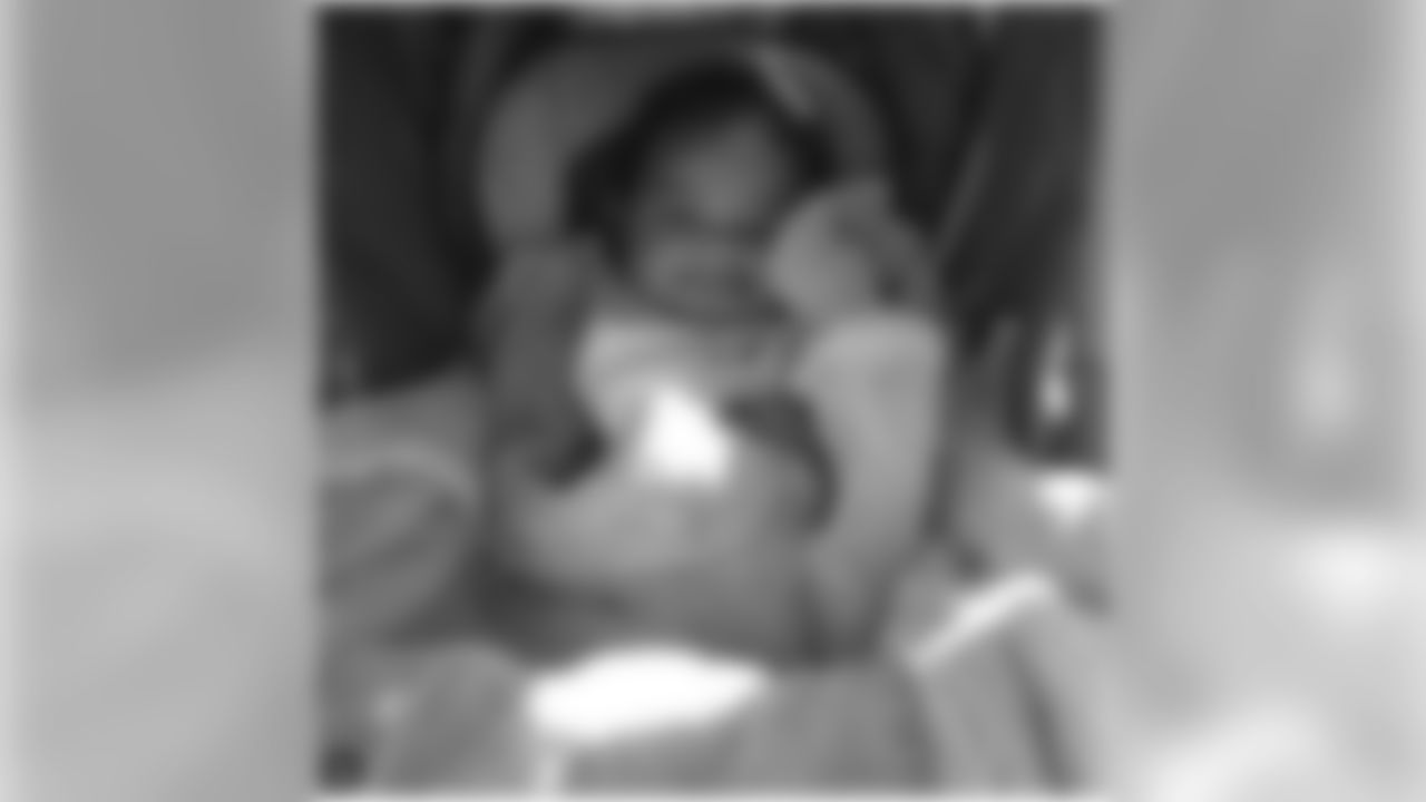 bobbyrainey_43 [Bobby Rainey] Time flies. where did it go?  haha Daddy's little princess is growing so fast but she's still my lil baby girl.awww man she's so freaking beautiful & smart it's crazy Happy 4th Birthday